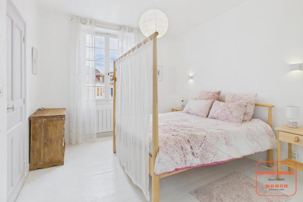 MAISON DE VILLAGE ENTIEREMENT RESTAURE AVEC COUR