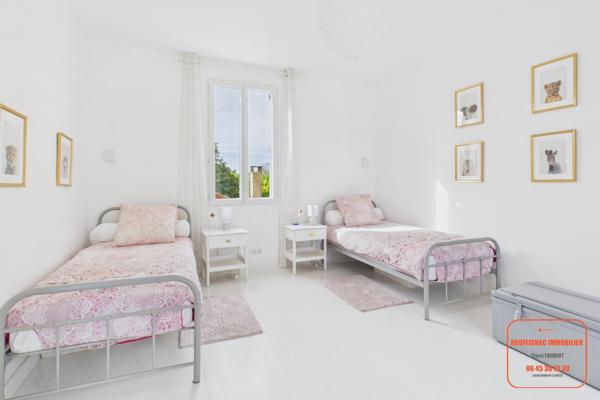 MAISON DE VILLAGE ENTIEREMENT RESTAURE AVEC COUR