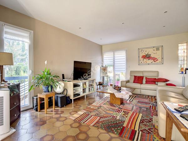 Maison Brive La Gaillarde quartier prisé hôpital - 4 chambres-2 salles de bain- garage- jardin,