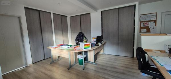 Entrepôt et bureaux à vendre à Cherré-Au dans la Sarthe (72400), ref : 465