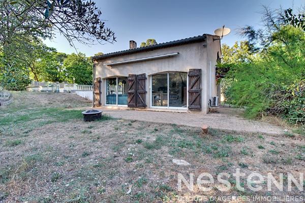 A VENDRE DRAGUIGNAN - Propriété d'environ 240 m² avec deux maisons, studio indépendant, piscine et dépendances sur 3 000 m² de terrain