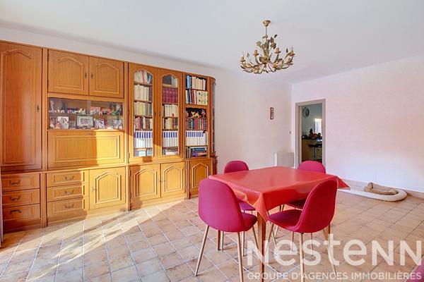 A VENDRE DRAGUIGNAN - Propriété d'environ 240 m² avec deux maisons, studio indépendant, piscine et dépendances sur 3 000 m² de terrain