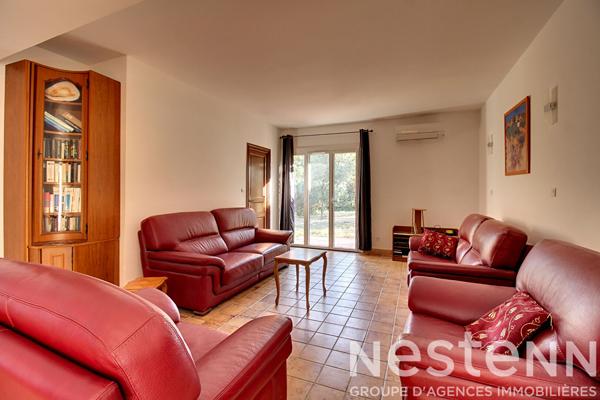 A VENDRE DRAGUIGNAN - Propriété d'environ 240 m² avec deux maisons, studio indépendant, piscine et dépendances sur 3 000 m² de terrain