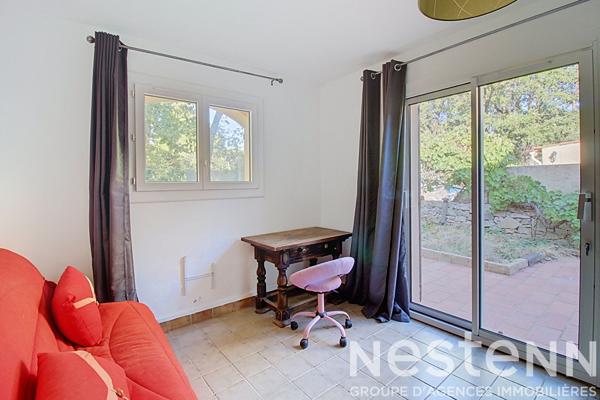 A VENDRE DRAGUIGNAN - Propriété d'environ 240 m² avec deux maisons, studio indépendant, piscine et dépendances sur 3 000 m² de terrain