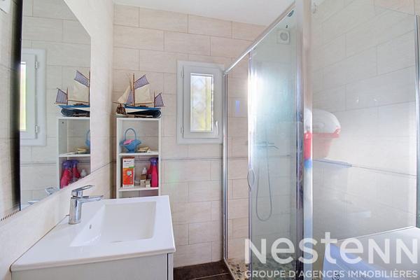 A VENDRE DRAGUIGNAN - Propriété d'environ 240 m² avec deux maisons, studio indépendant, piscine et dépendances sur 3 000 m² de terrain