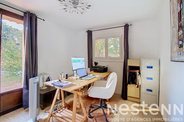 A VENDRE DRAGUIGNAN - Propriété d'environ 240 m² avec deux maisons, studio indépendant, piscine et dépendances sur 3 000 m² de terrain