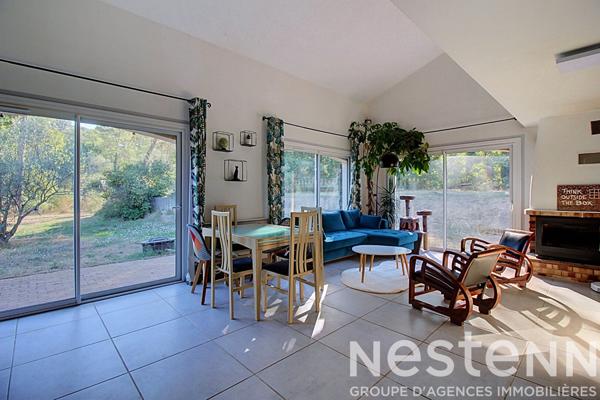 A VENDRE DRAGUIGNAN - Propriété d'environ 240 m² avec deux maisons, studio indépendant, piscine et dépendances sur 3 000 m² de terrain