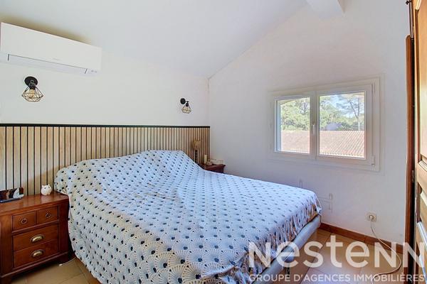 A VENDRE DRAGUIGNAN - Propriété d'environ 240 m² avec deux maisons, studio indépendant, piscine et dépendances sur 3 000 m² de terrain