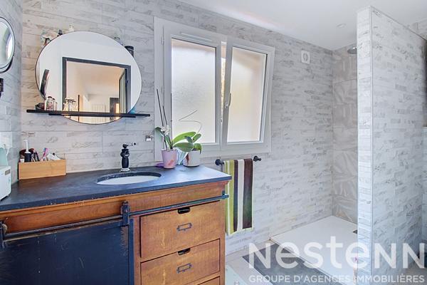 A VENDRE DRAGUIGNAN - Propriété d'environ 240 m² avec deux maisons, studio indépendant, piscine et dépendances sur 3 000 m² de terrain