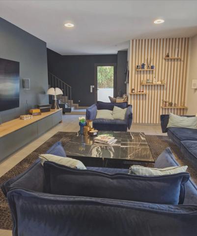 Maison comptenporaine de plus de 330m2 à VILLENEUVE LES AVIGNON (30)