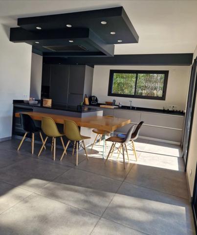 Maison comptenporaine de plus de 330m2 à VILLENEUVE LES AVIGNON (30)