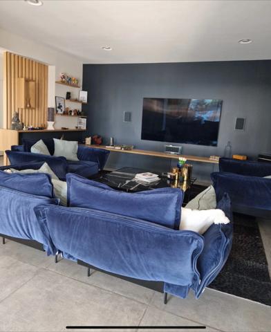 Maison comptenporaine de plus de 330m2 à VILLENEUVE LES AVIGNON (30)