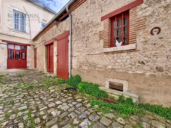 ORLEANS SAINT VINCENT - 97M2 AU SOL - DPE C - PETITE COPROPRIETE - LOCAL VELO - CAVE