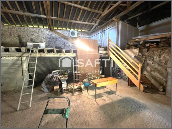 Ferme rénovée avec goût, sa grange, prés du bourg