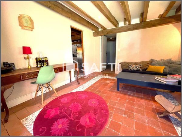 Ferme rénovée avec goût, sa grange, prés du bourg