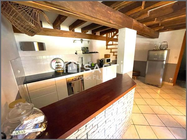 Ferme rénovée avec goût, sa grange, prés du bourg