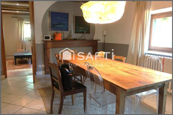 Ferme rénovée avec goût, sa grange, prés du bourg