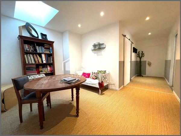 Ferme rénovée avec goût, sa grange, prés du bourg