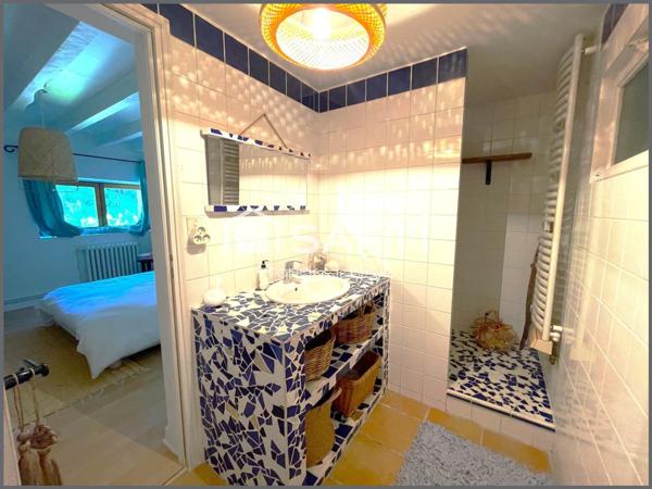 Ferme rénovée avec goût, sa grange, prés du bourg