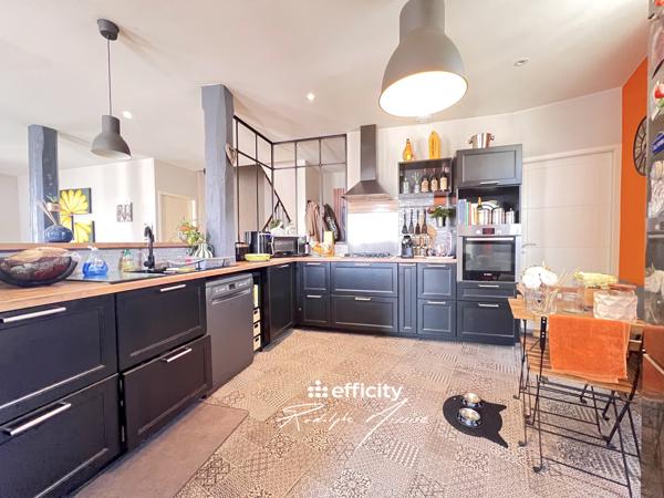 Appartement
         7 pièces
        - 193 m² 361 000 € *