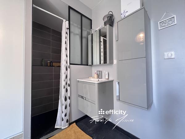 Appartement
         7 pièces
        - 193 m² 361 000 € *