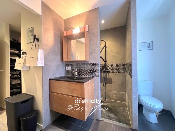 Appartement
         7 pièces
        - 193 m² 361 000 € *