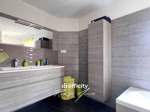 Appartement
         7 pièces
        - 193 m² 361 000 € *