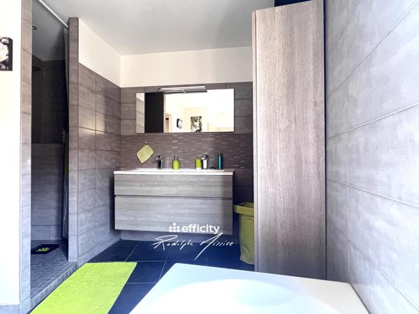 Appartement
         7 pièces
        - 193 m² 361 000 € *