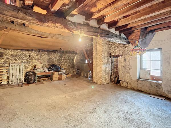 A vendre Maison au centre de Lavardac 106.56m² avec dépendances pour créer ou agrandir