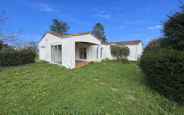 Maison à vendre    3 pièces •  Cozes