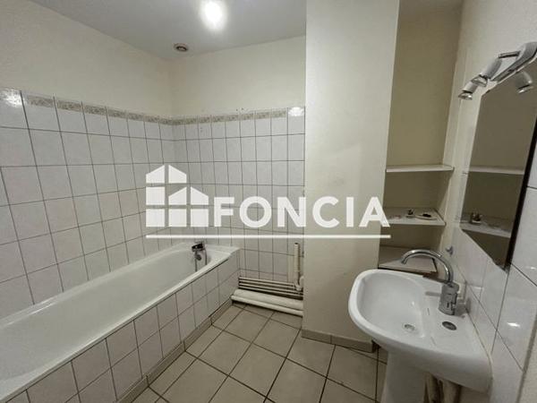 Location Appartement 2 pièces 39.9 m² - 35 AVENUE GAMBETTA Roanne 42300