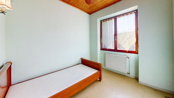 Maison a renover avec jardin et garage a deux pas des commodites