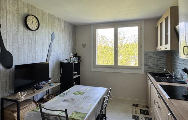 Charmant appartement 3 pièces de 80 m2   Lumineux et fonctionnel   Garage inclus