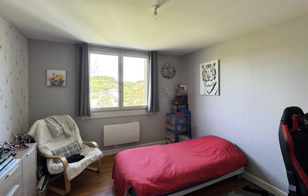 Charmant appartement 3 pièces de 80 m2   Lumineux et fonctionnel   Garage inclus