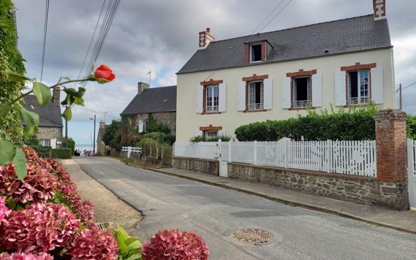 Maison à vendre    5 pièces •  Quettehou