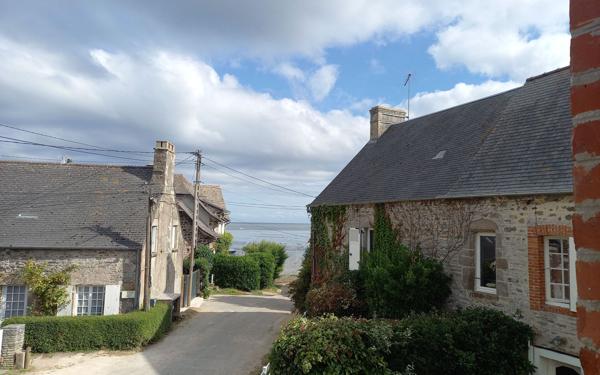 Maison à vendre    5 pièces •  Quettehou