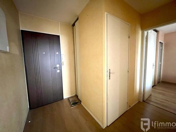 Appartement 2 pièces avec loggia et box