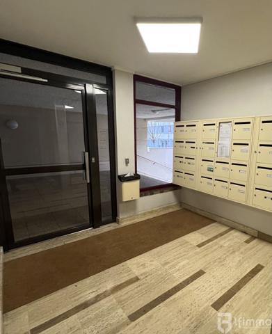 Appartement 2 pièces avec loggia et box