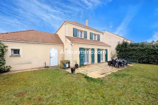 Vente Maison 5 pièces 118 m2 à Savigny-le-Temple