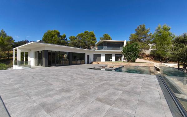 Maison à vendre    6 pièces • 270 m2 Nîmes