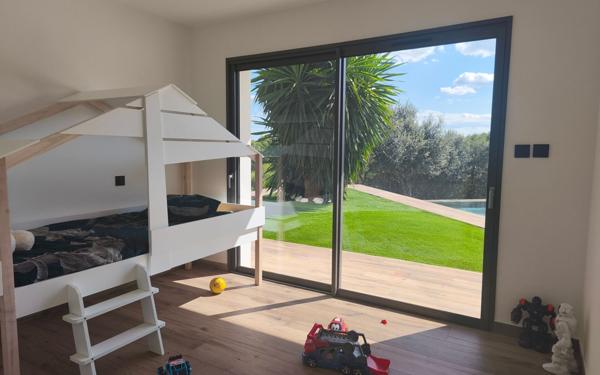 Maison à vendre    6 pièces • 270 m2 Nîmes