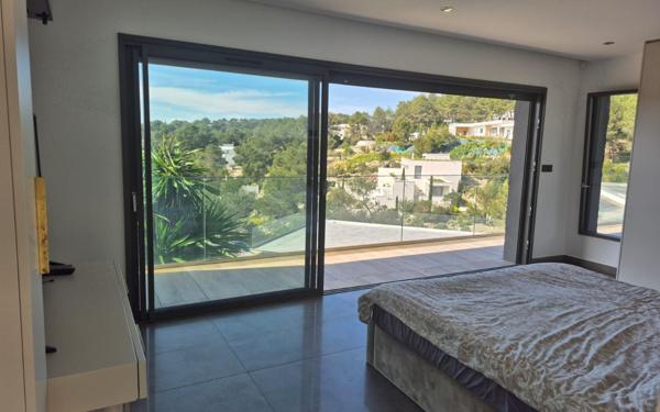 Maison à vendre    6 pièces • 270 m2 Nîmes