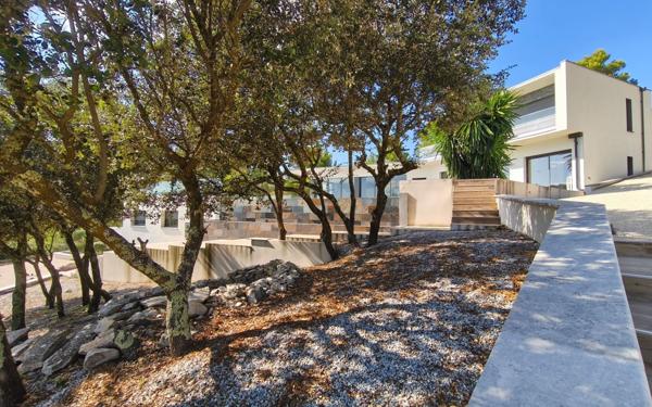 Maison à vendre    6 pièces • 270 m2 Nîmes