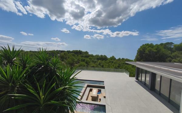 Maison à vendre    6 pièces • 270 m2 Nîmes