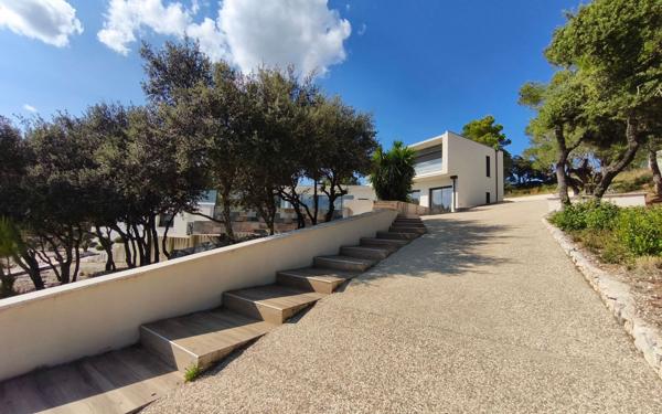 Maison à vendre    6 pièces • 270 m2 Nîmes