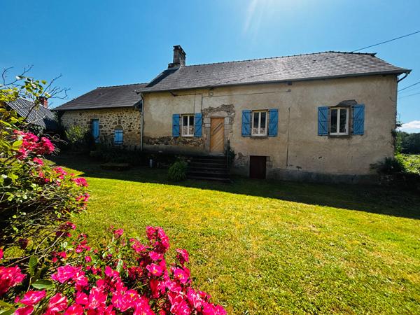 A VENDRE CORPS DE FERME - 9700 m² DE TERRAIN