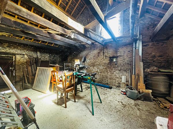 A VENDRE CORPS DE FERME - 9700 m² DE TERRAIN