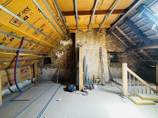 A VENDRE CORPS DE FERME - 9700 m² DE TERRAIN