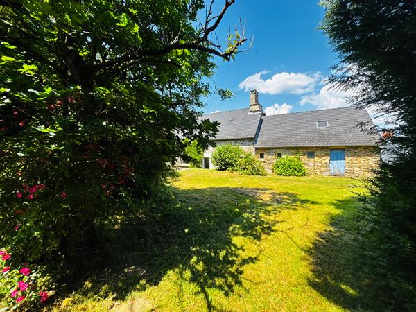 A VENDRE CORPS DE FERME - 9700 m² DE TERRAIN