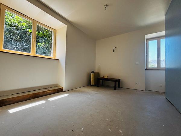 A VENDRE CORPS DE FERME - 9700 m² DE TERRAIN